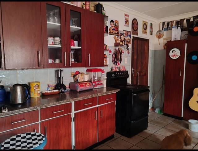 4 BEDROOM HOUSE FOR SALE IN PRETORIA GARDENS